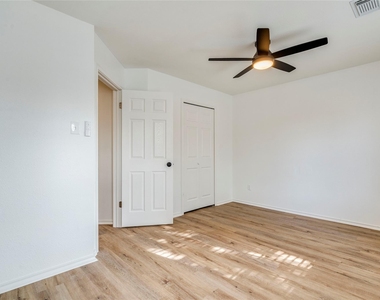 1106 Hughmont Dr - Photo Thumbnail 18