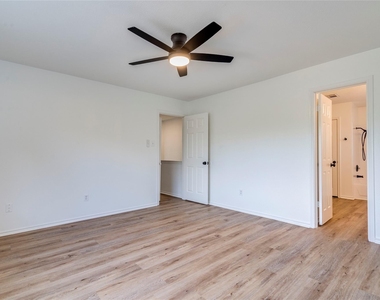 1106 Hughmont Dr - Photo Thumbnail 14
