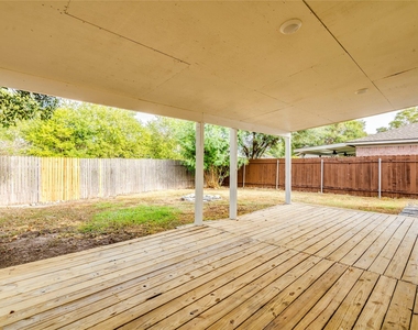 1106 Hughmont Dr - Photo Thumbnail 2