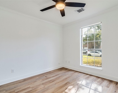 1106 Hughmont Dr - Photo Thumbnail 10