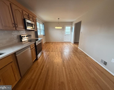 314 Ridgely Street - Photo Thumbnail 4
