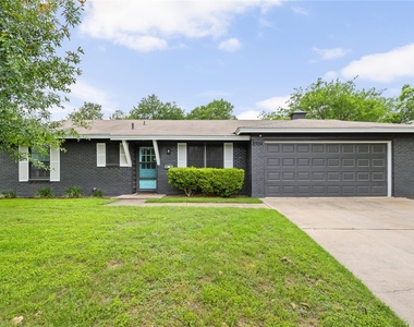 8704 Clarewood Dr - Photo Thumbnail 13