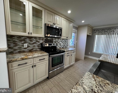 6300 Hardwood Drive - Photo Thumbnail 9