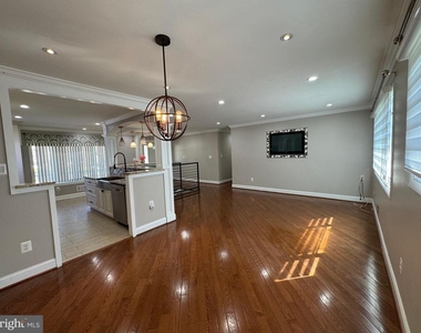 6300 Hardwood Drive - Photo Thumbnail 10