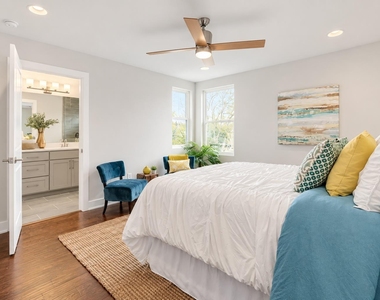 7104 Blessing Ave - Photo Thumbnail 12