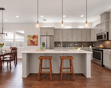 7104 Blessing Ave - Photo Thumbnail 2