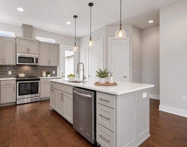 7104 Blessing Ave - Photo Thumbnail 8