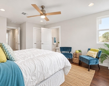 7104 Blessing Ave - Photo Thumbnail 14