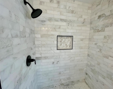 1109 Brentwood St - Photo Thumbnail 11