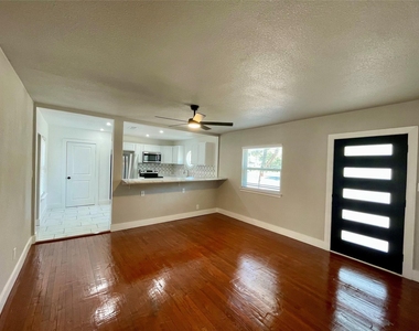 1109 Brentwood St - Photo Thumbnail 3