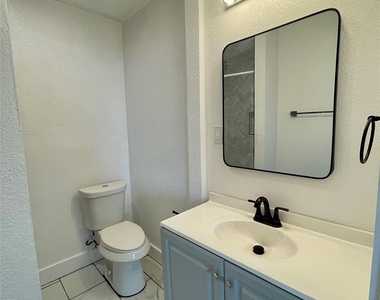 1109 Brentwood St - Photo Thumbnail 14