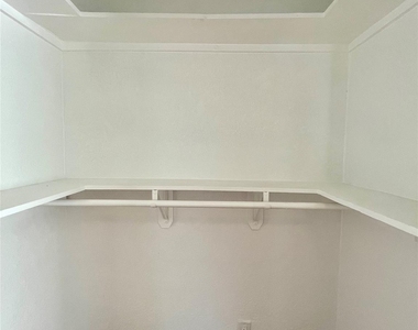 1109 Brentwood St - Photo Thumbnail 13
