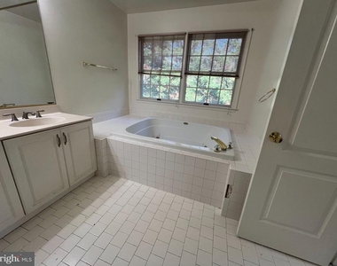 3025 Windy Knoll Court - Photo Thumbnail 16