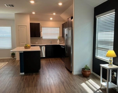 105 Guardian Angel Ct - Photo Thumbnail 5