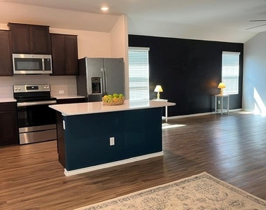 105 Guardian Angel Ct - Photo Thumbnail 9