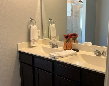 105 Guardian Angel Ct - Photo Thumbnail 12