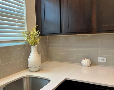 105 Guardian Angel Ct - Photo Thumbnail 3