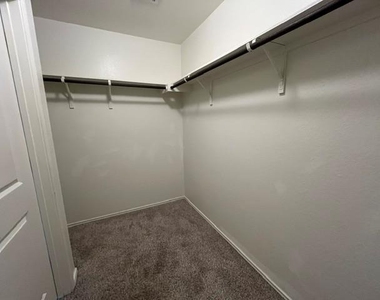 105 Guardian Angel Ct - Photo Thumbnail 15