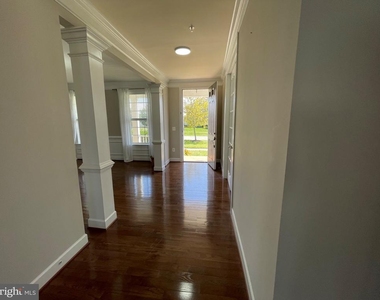 5801 Coppelia Drive - Photo Thumbnail 3