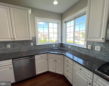 5801 Coppelia Drive - Photo Thumbnail 15