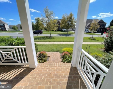 5801 Coppelia Drive - Photo Thumbnail 6
