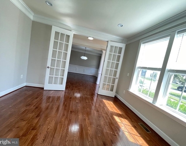 5801 Coppelia Drive - Photo Thumbnail 5