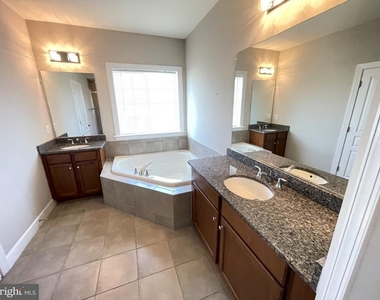 5801 Coppelia Drive - Photo Thumbnail 36