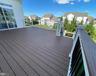 5801 Coppelia Drive - Photo Thumbnail 21