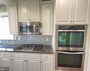 5801 Coppelia Drive - Photo Thumbnail 16