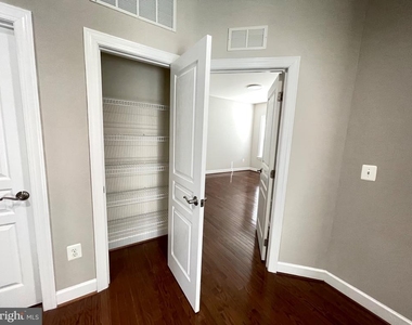 5801 Coppelia Drive - Photo Thumbnail 32