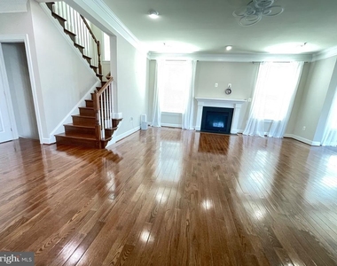 5801 Coppelia Drive - Photo Thumbnail 19