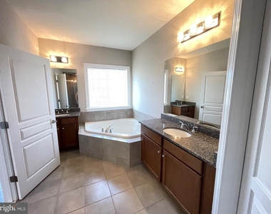 5801 Coppelia Drive - Photo Thumbnail 35