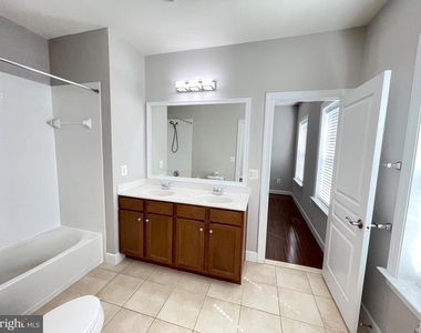 5801 Coppelia Drive - Photo Thumbnail 28