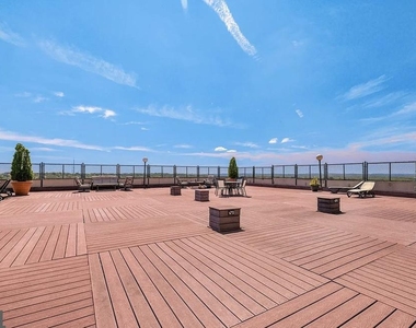 4515 Willard Avenue - Photo Thumbnail 38