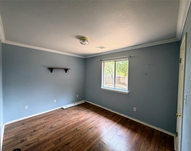 8618 Columbia Falls Dr - Photo Thumbnail 10