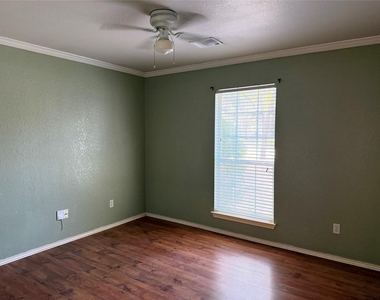 8618 Columbia Falls Dr - Photo Thumbnail 9