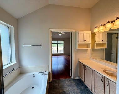 8618 Columbia Falls Dr - Photo Thumbnail 15