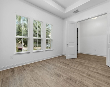 5209 Mandevilla Dr - Photo Thumbnail 8