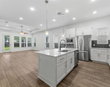 5209 Mandevilla Dr - Photo Thumbnail 10