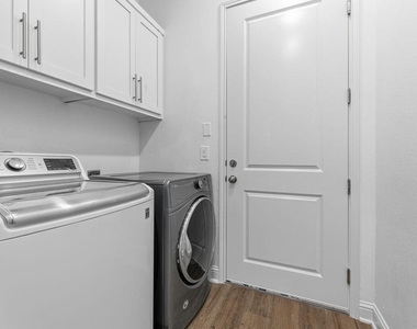 5209 Mandevilla Dr - Photo Thumbnail 32