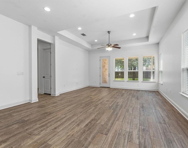 5209 Mandevilla Dr - Photo Thumbnail 12