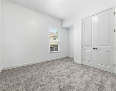 5209 Mandevilla Dr - Photo Thumbnail 27