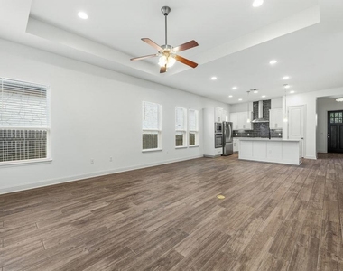 5209 Mandevilla Dr - Photo Thumbnail 1