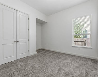 5209 Mandevilla Dr - Photo Thumbnail 29