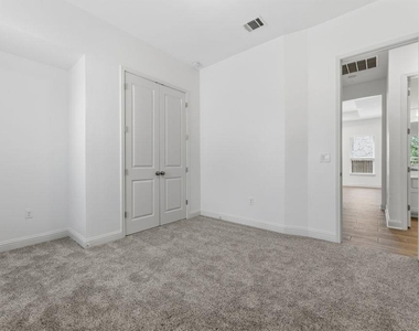 5209 Mandevilla Dr - Photo Thumbnail 28