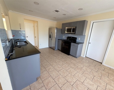 2203 Bluebonnet Dr - Photo Thumbnail 5