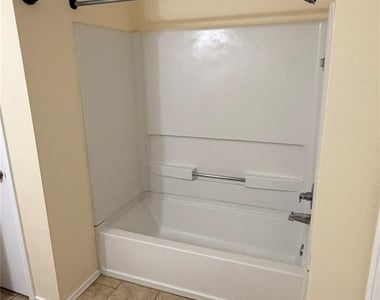 2203 Bluebonnet Dr - Photo Thumbnail 8