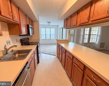 1708 Landmark Drive - Photo Thumbnail 2