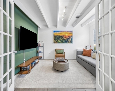211 Lessin Ln - Photo Thumbnail 5