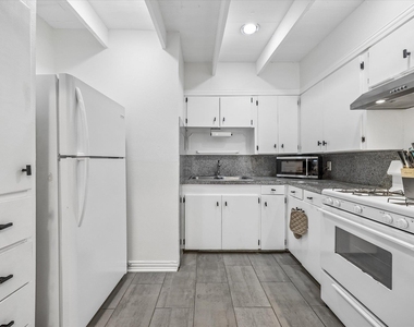 211 Lessin Ln - Photo Thumbnail 6